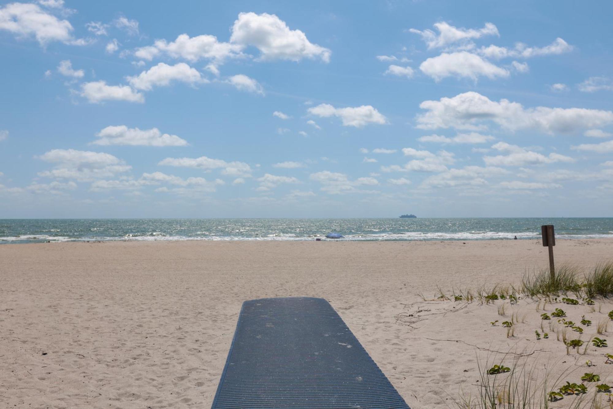 Cape Canaveral Escape With Grill Walk To Beach! Esterno foto